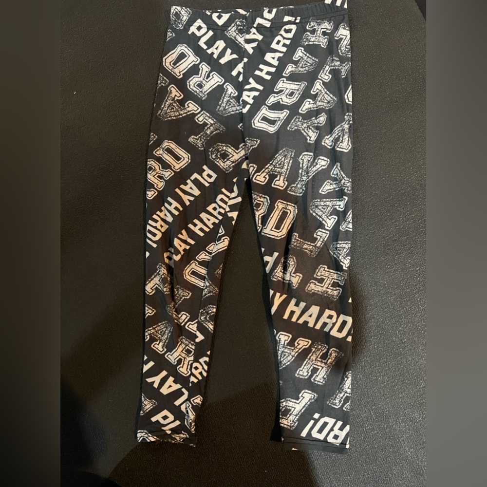 NWOT girls “two left feet” cropped leggings sz L (8-10)